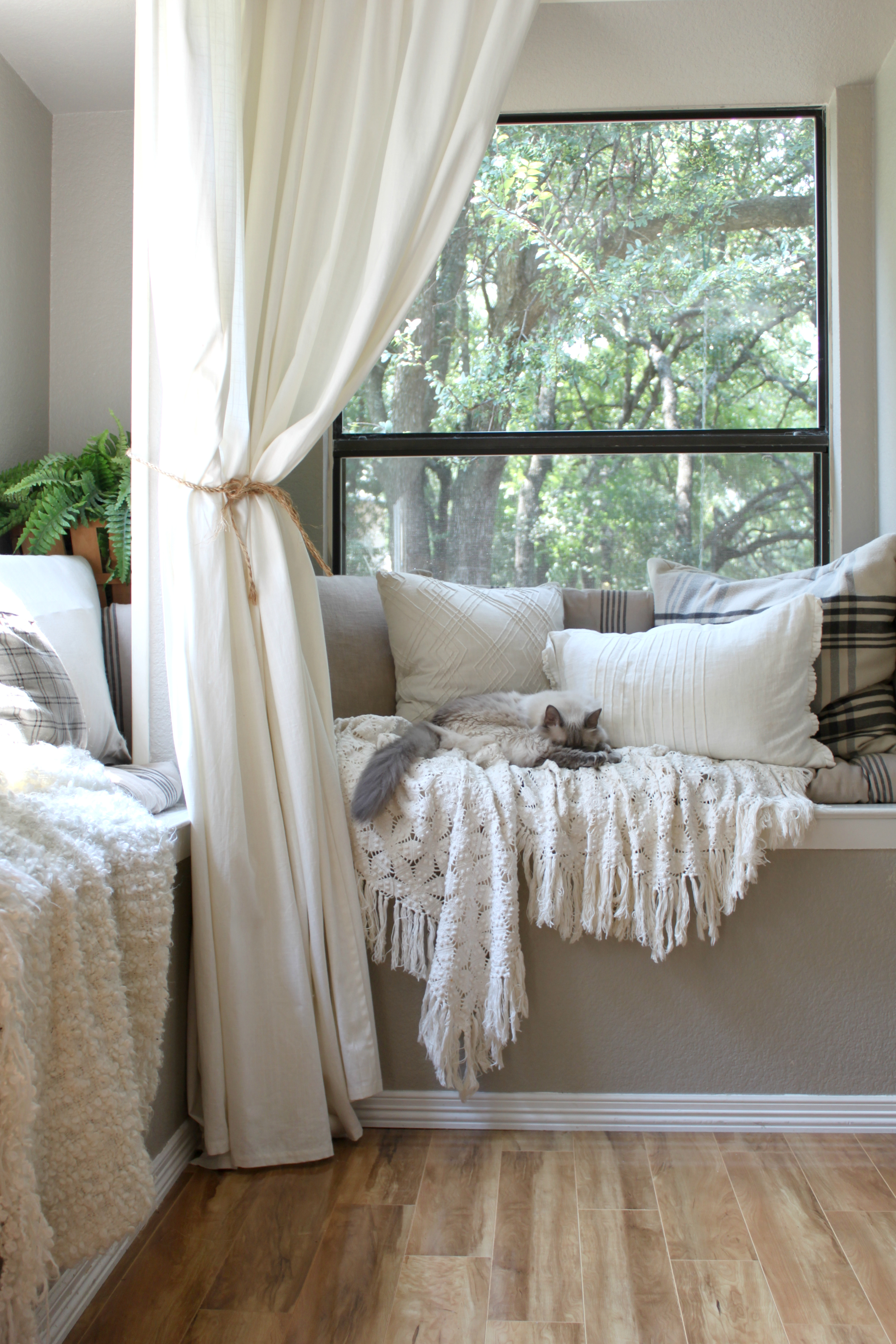 kitchen-nook-pillows-curtains-ikea