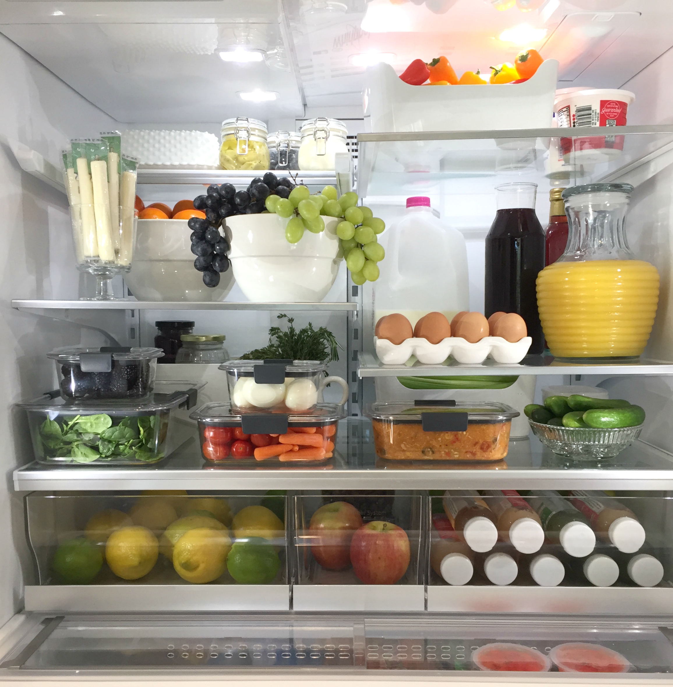 A Brilliantly Organized Fridge with Rubbermaid® BRILLIANCE™ - an inspired  nest